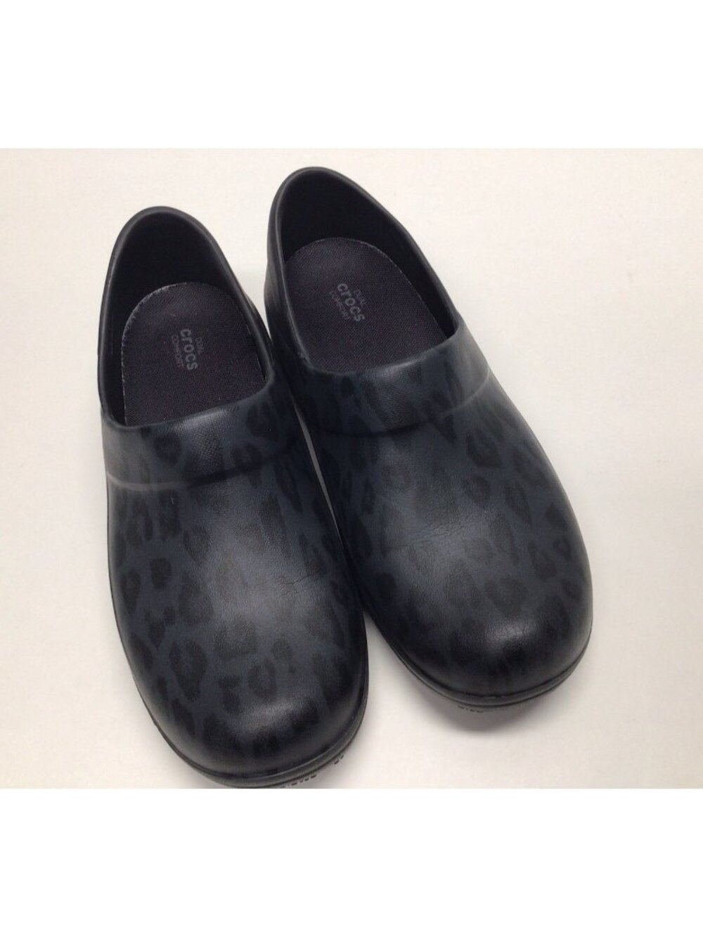 Crocs Dual Comfort Women's Clog Shoes Black Gray Animal Print Size 10 Slip-On